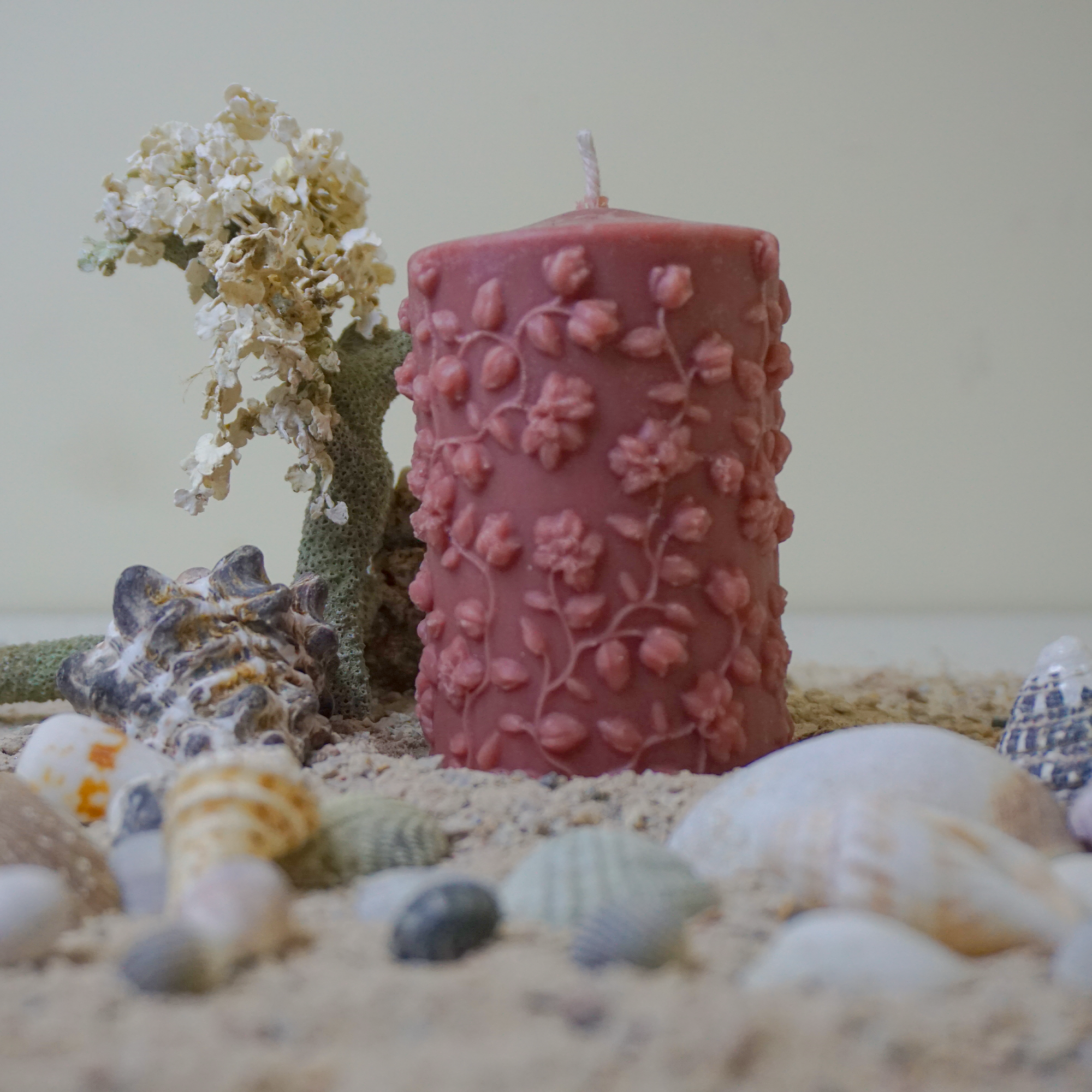 Silicon flower engraved candle