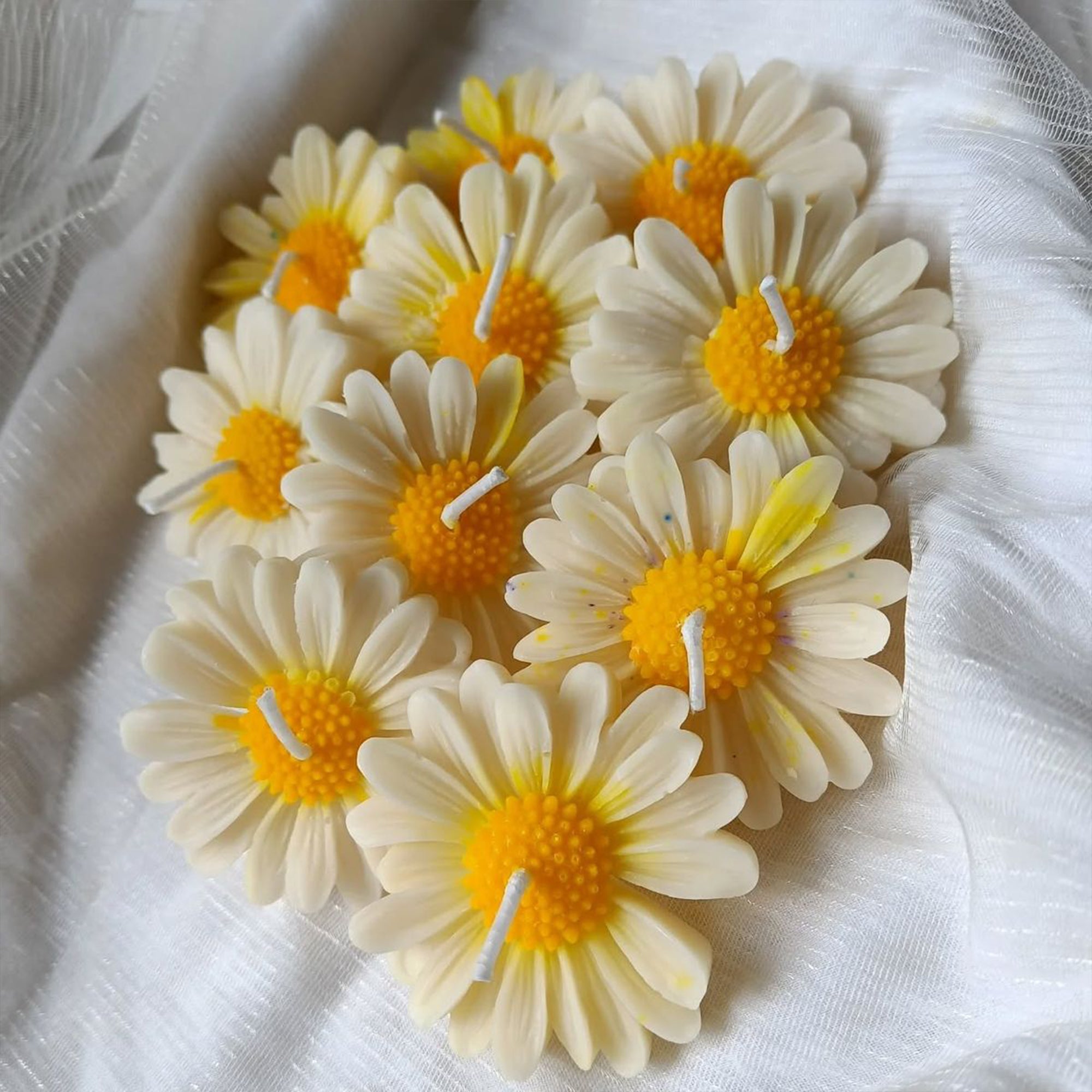 Daisy candle